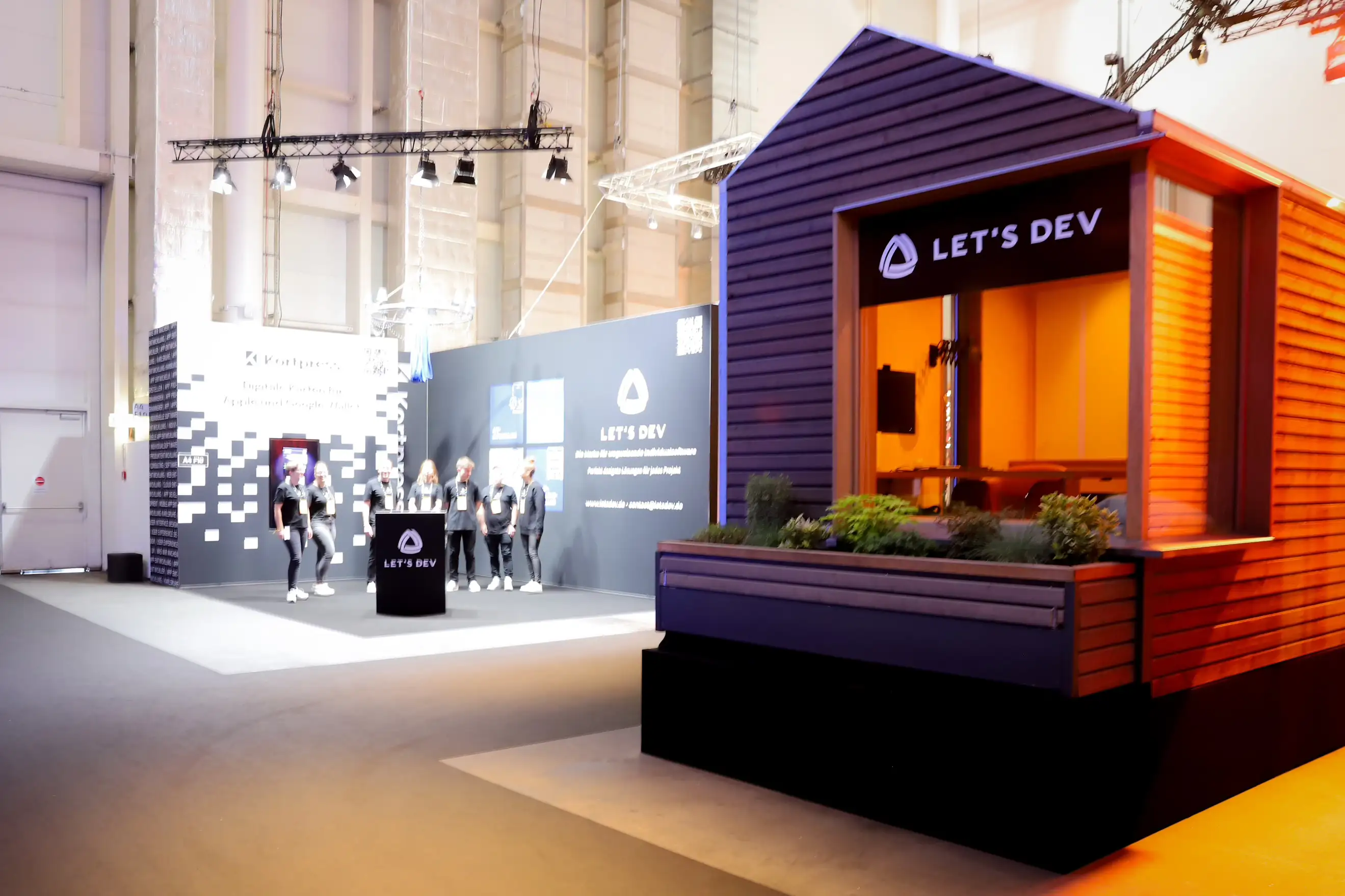 Photo of the tiny house at the Kortpress stand