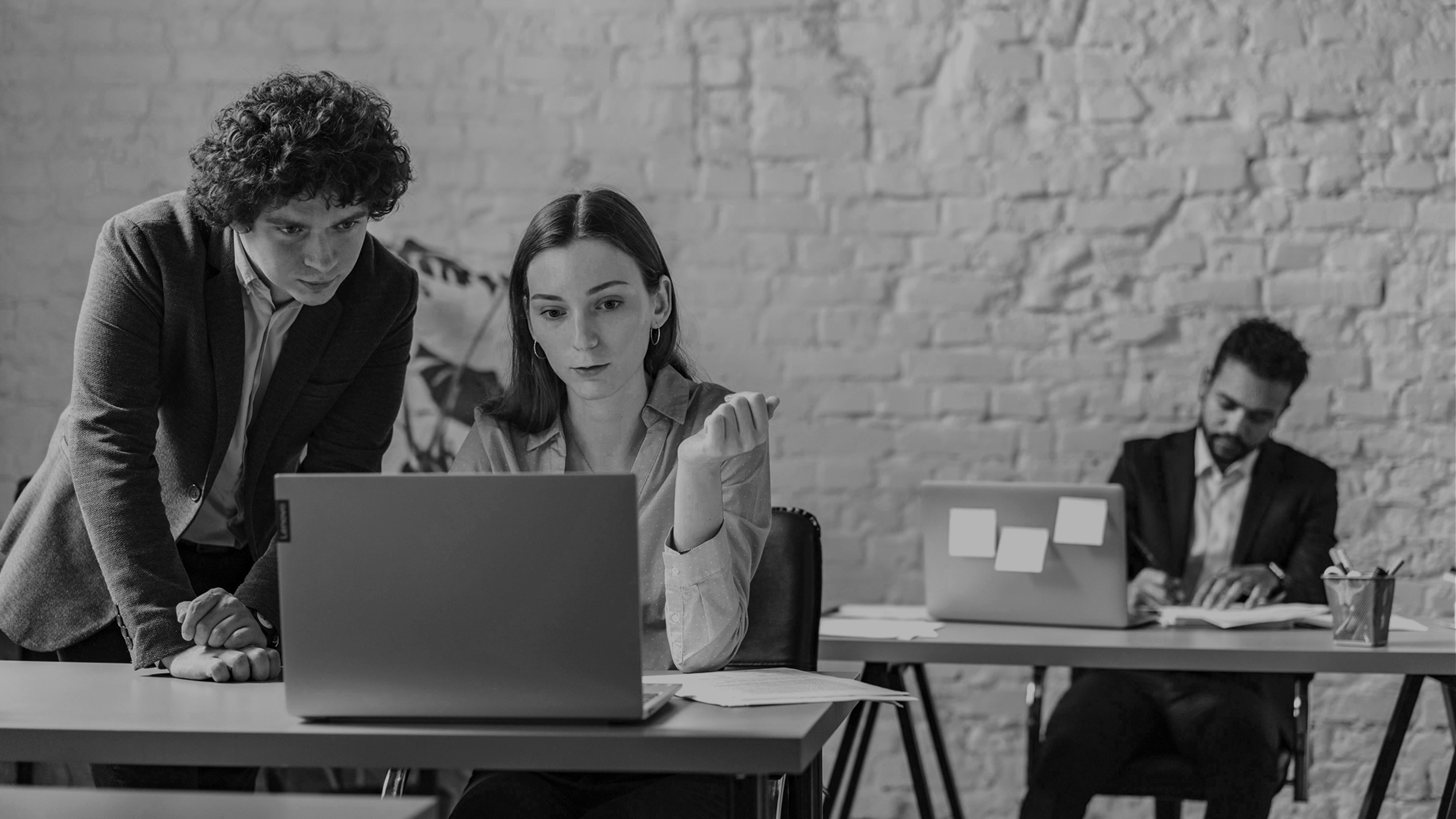 Leadership in the Age of AI - Steering Strategically, Empowering People